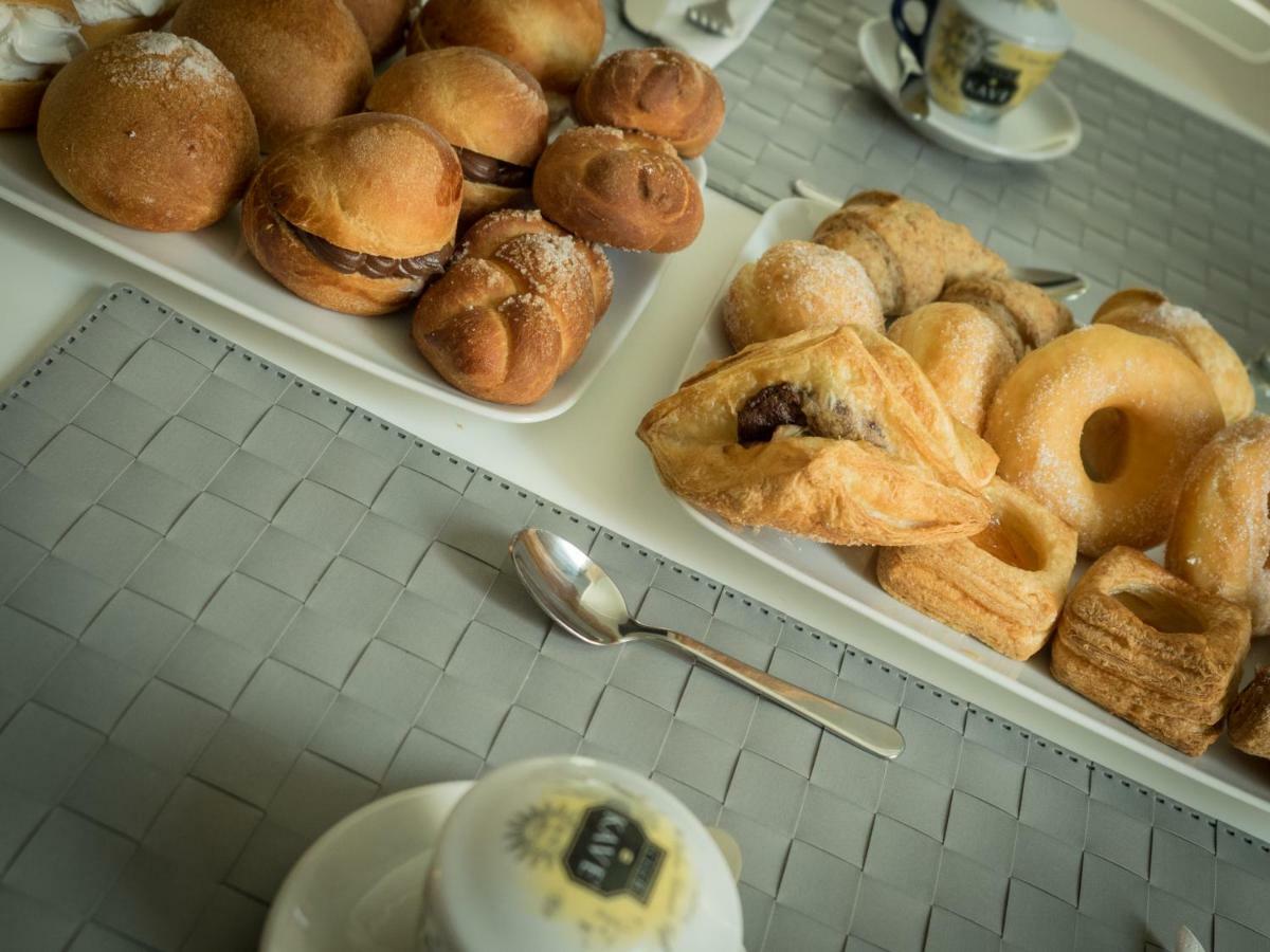 Ajde Rooms & Breakfast Trani Bagian luar foto