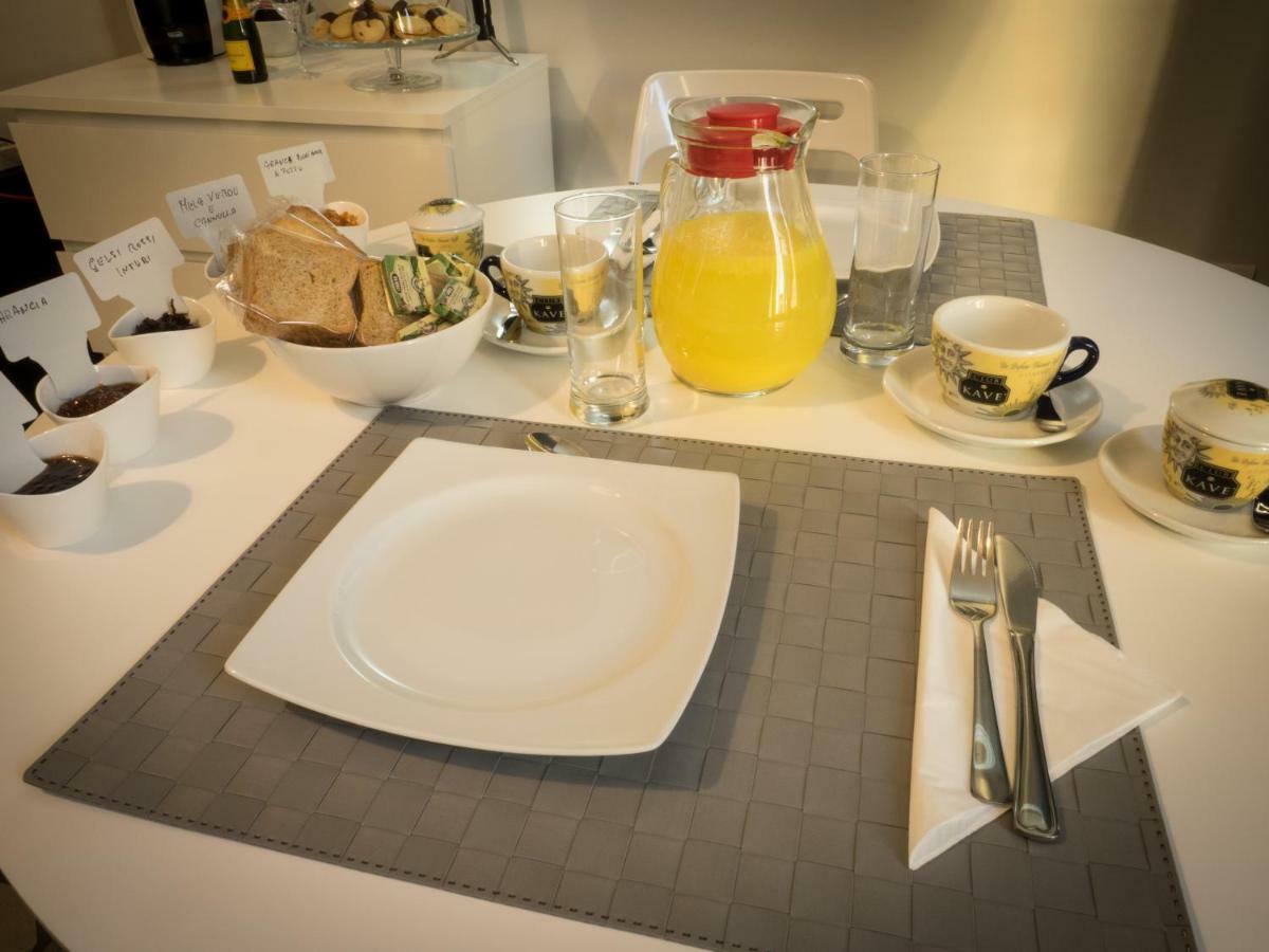Ajde Rooms & Breakfast Trani Bagian luar foto