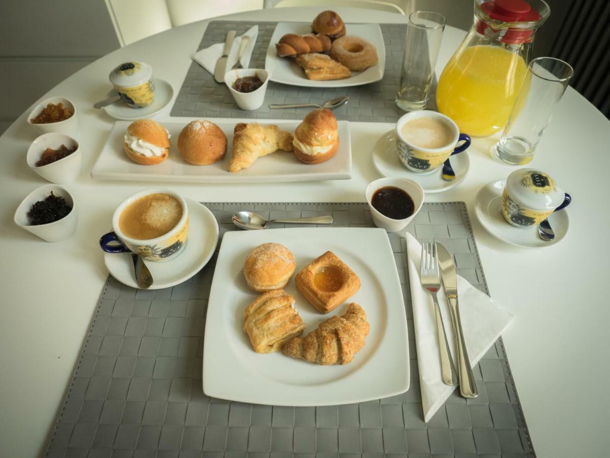 Ajde Rooms & Breakfast Trani Bagian luar foto