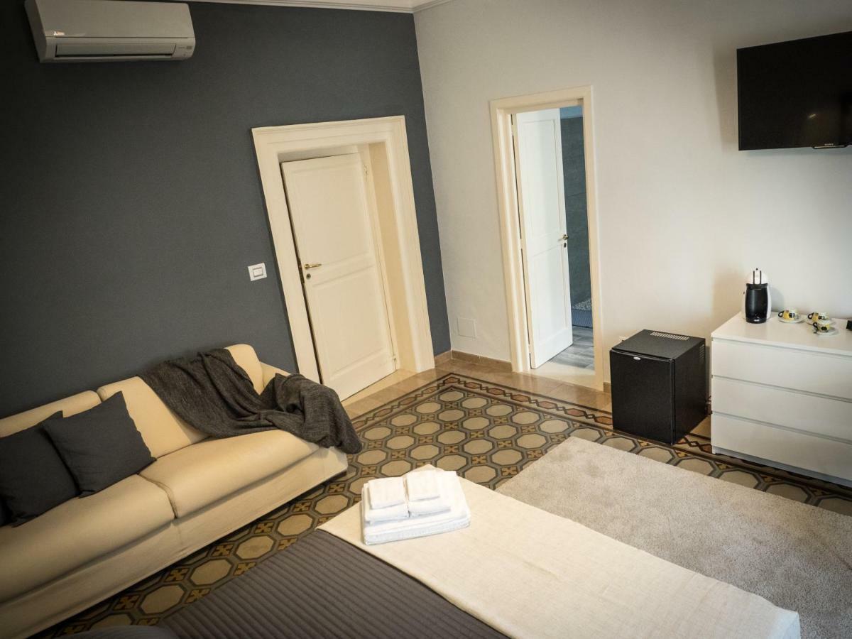 Ajde Rooms & Breakfast Trani Bagian luar foto